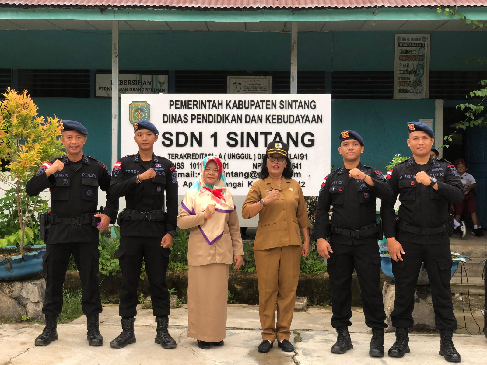 Ciptakan Generasi Mengerti Makna Pancasila, Brimob Kalbar Go To School ...